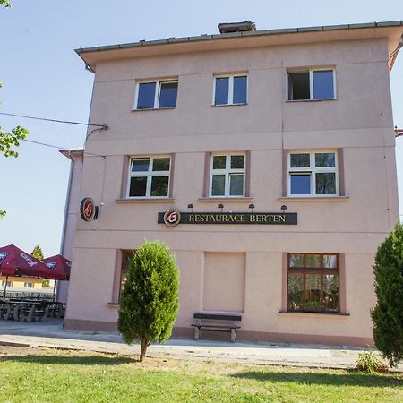 Strasice  Pension Berten Strasice מראה חיצוני תמונה