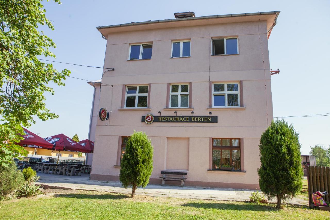 Strasice  Pension Berten Strasice מראה חיצוני תמונה