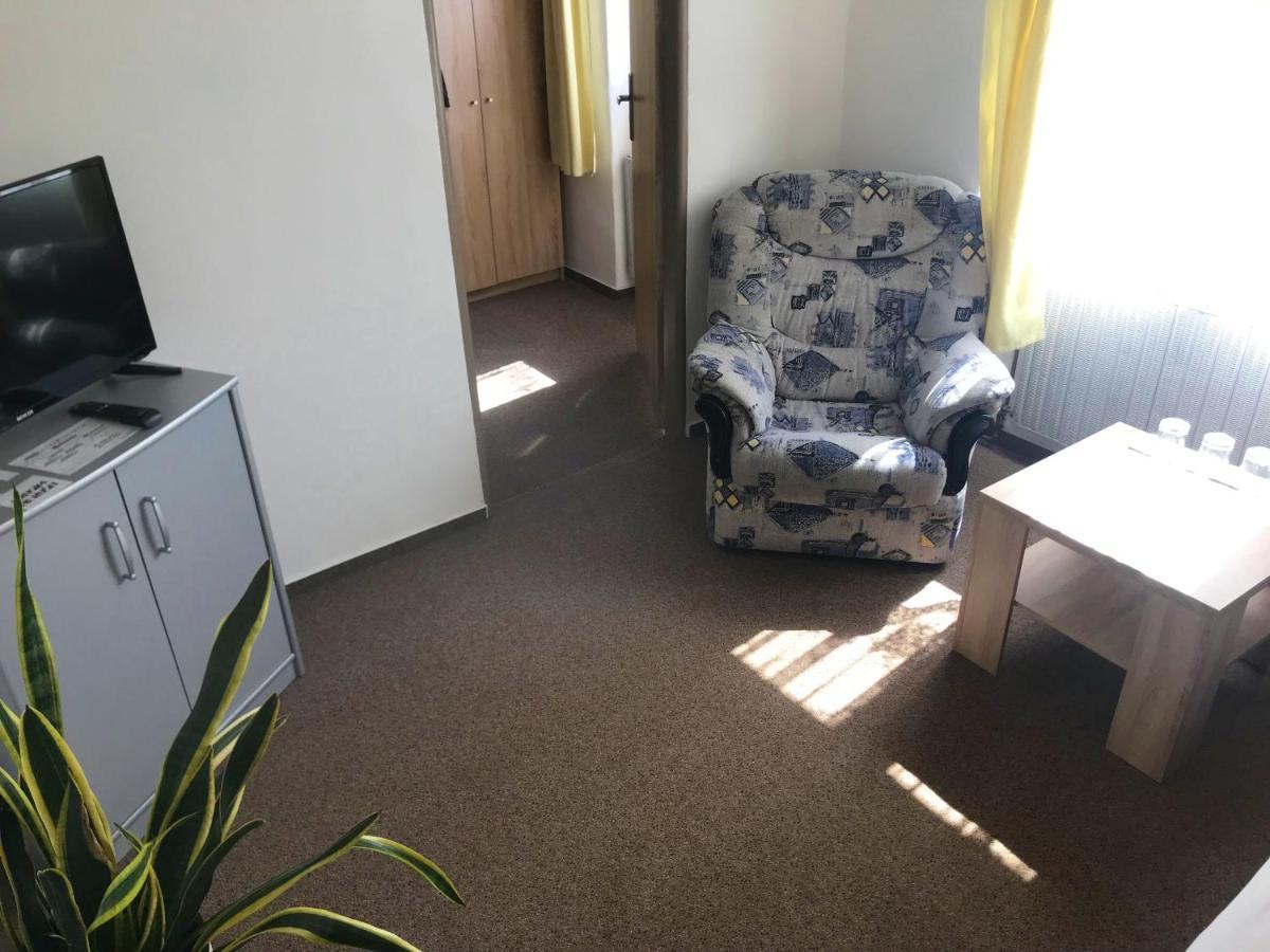 Strasice  Pension Berten Strasice מראה חיצוני תמונה